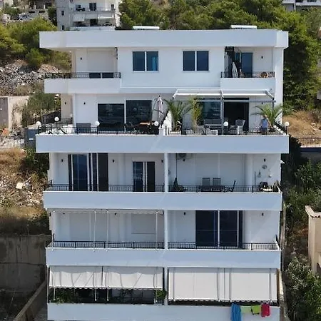 Teuta- Luxury Penthouse 200m2 شقة *